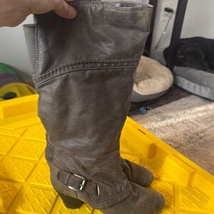 Elegant Grey Heeled Boots